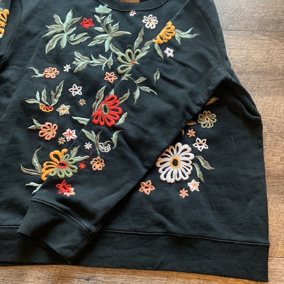 Driftwood Teddy Floral Embroidered Crewneck - Picture 4 of 9